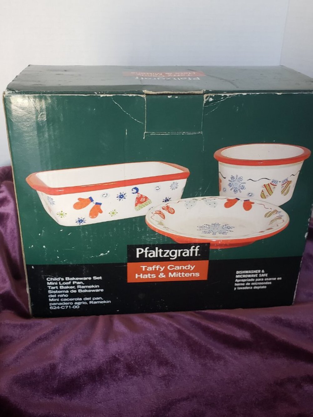 Pfaltzgraff Taffy Candy Hats and Mittens Children’s Bakeware set circa 2006